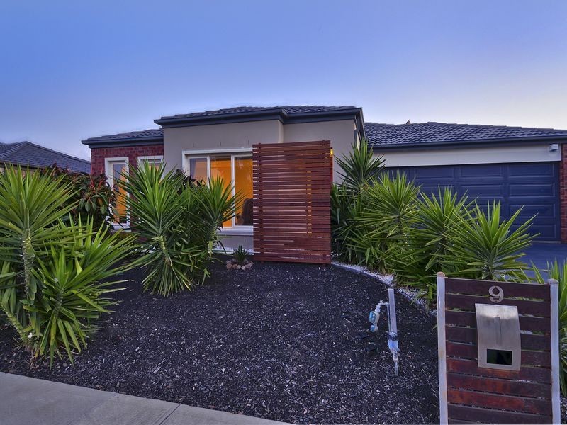 9 Grandiflora Grove, Point Cook VIC 3030