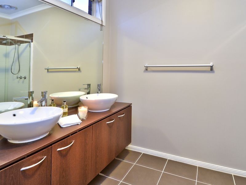 9 Grandiflora Grove, Point Cook VIC 3030