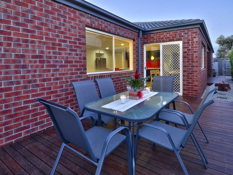 9 Grandiflora Grove, Point Cook VIC 3030