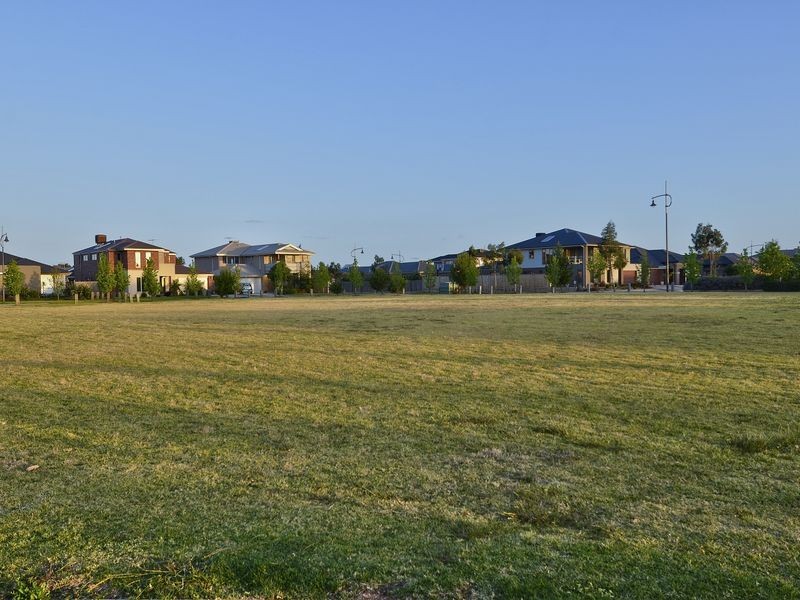 9 Grandiflora Grove, Point Cook VIC 3030