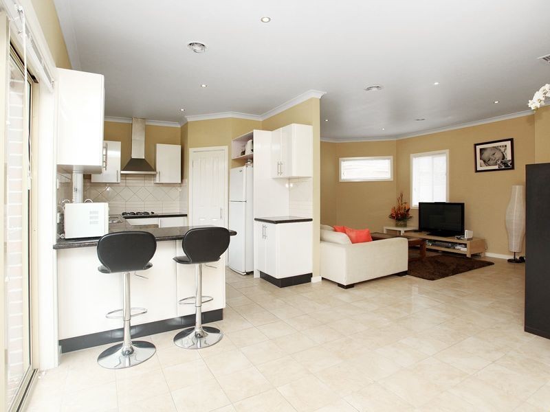 2/50 Crellin Avenue, Altona Meadows VIC 3028