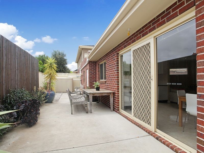 2/50 Crellin Avenue, Altona Meadows VIC 3028