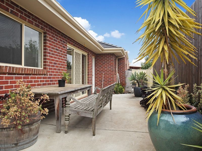 2/50 Crellin Avenue, Altona Meadows VIC 3028
