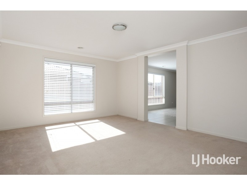 18 Bovard Avenue, Point Cook VIC 3030