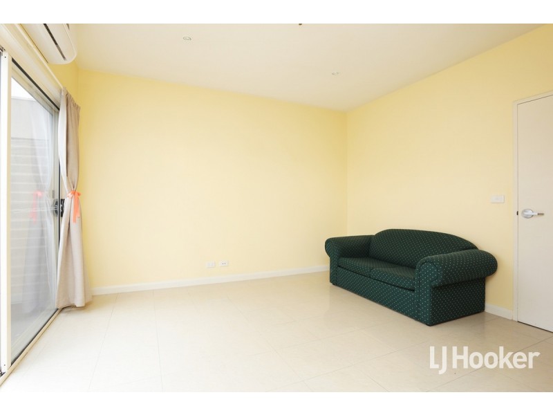 8/42 Nolan Avenue, Brooklyn VIC 3012
