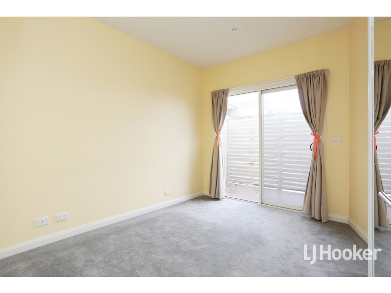 8/42 Nolan Avenue, Brooklyn VIC 3012