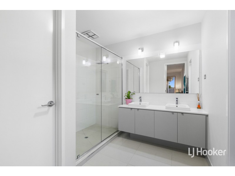 4 Spencer Street, Point Cook VIC 3030