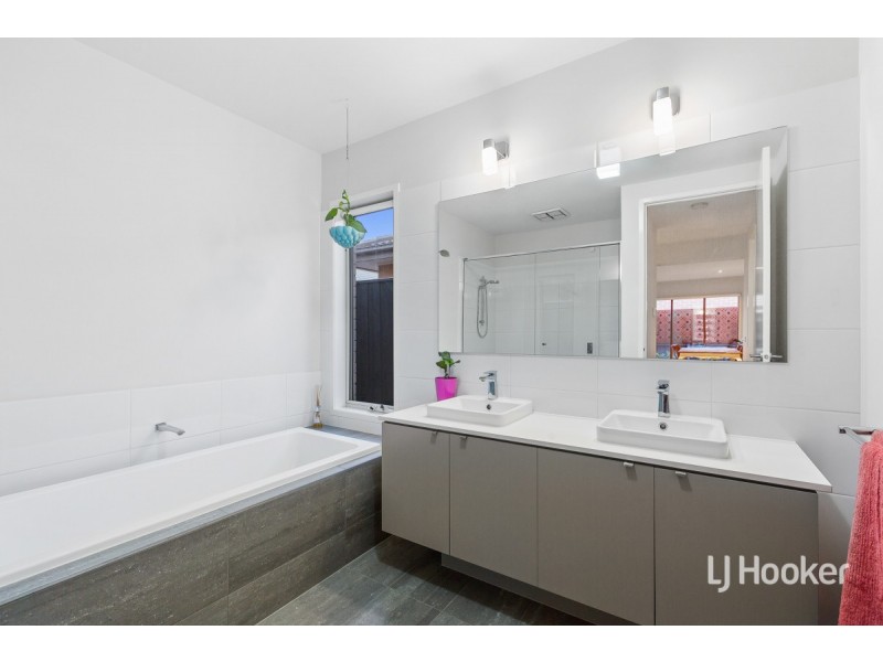 4 Spencer Street, Point Cook VIC 3030