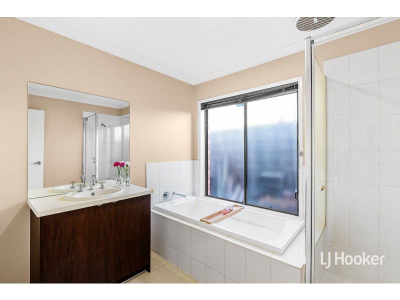 32 Teatree Terrace, Point Cook VIC 3030