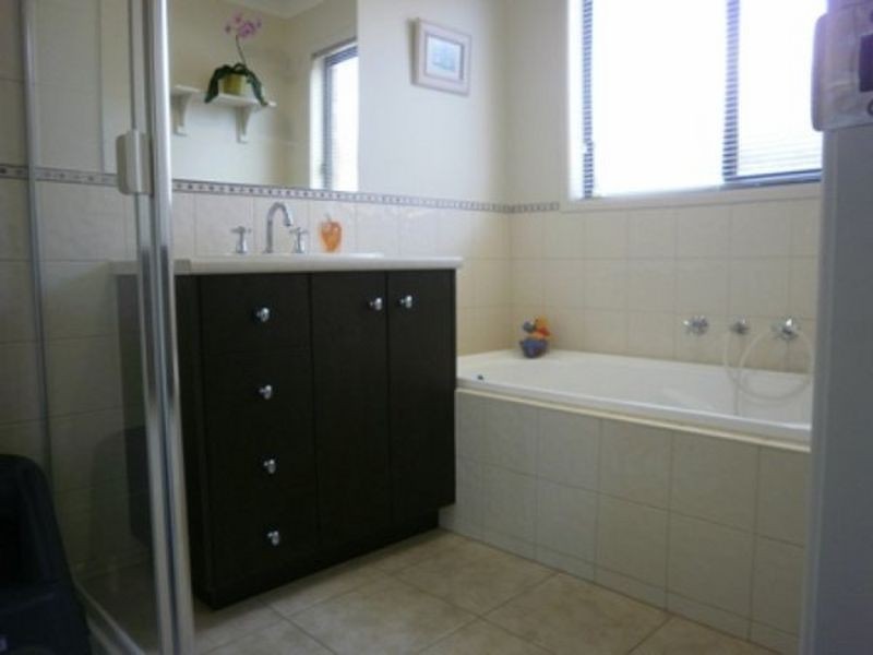 9 Lindsay Gardens, Point Cook VIC 3030