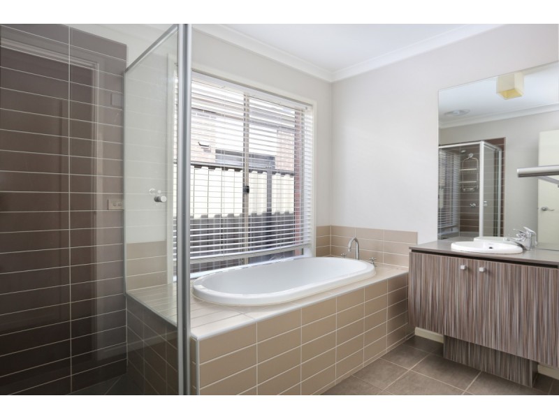 72 Brownlow Drive, Point Cook VIC 3030