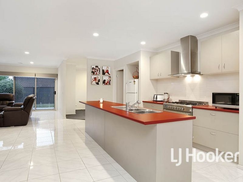 4 Metcalf Way, Point Cook VIC 3030