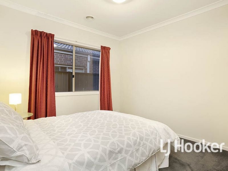 4 Metcalf Way, Point Cook VIC 3030