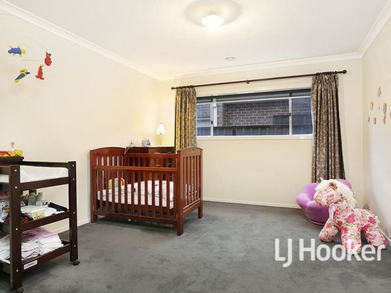 4 Metcalf Way, Point Cook VIC 3030