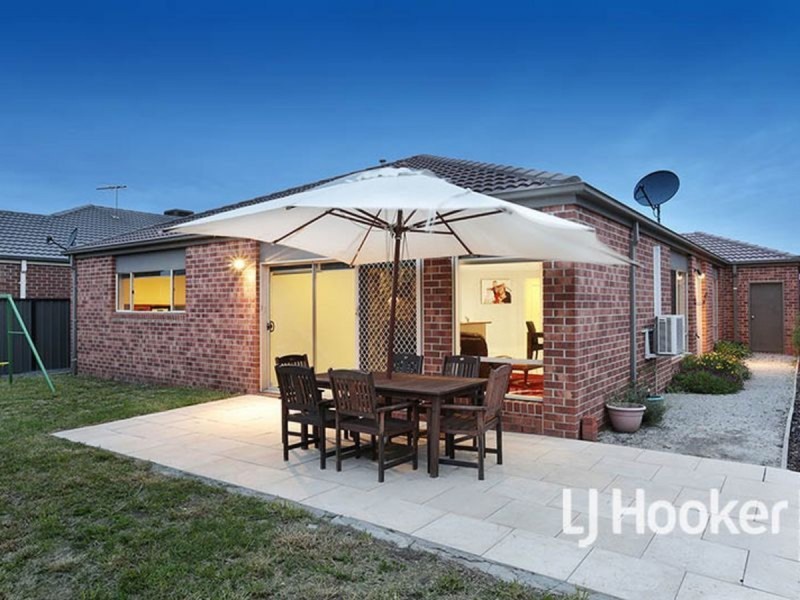 4 Metcalf Way, Point Cook VIC 3030