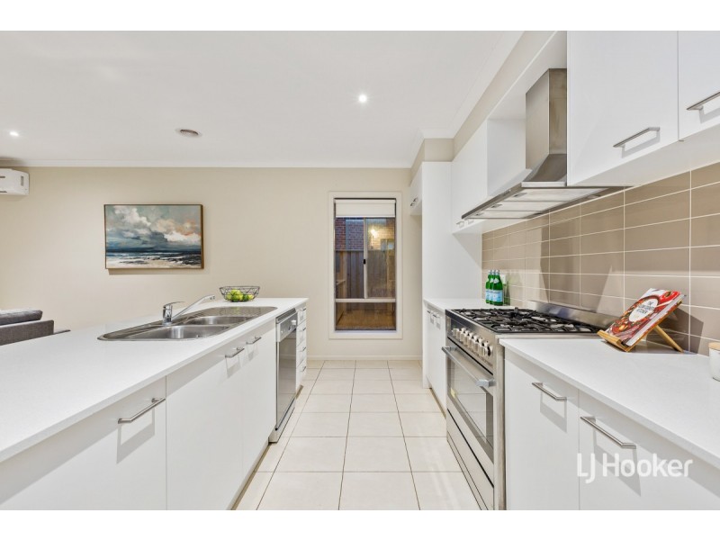 23 Beachside Crescent, Point Cook VIC 3030