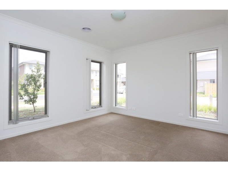 132 Evesham Drive, Point Cook VIC 3030