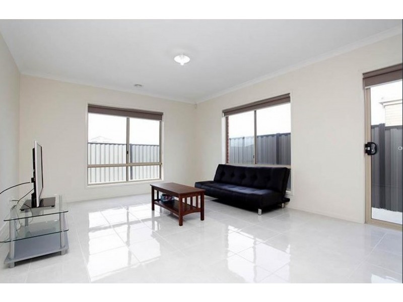 10 Garland Terrace, Point Cook VIC 3030