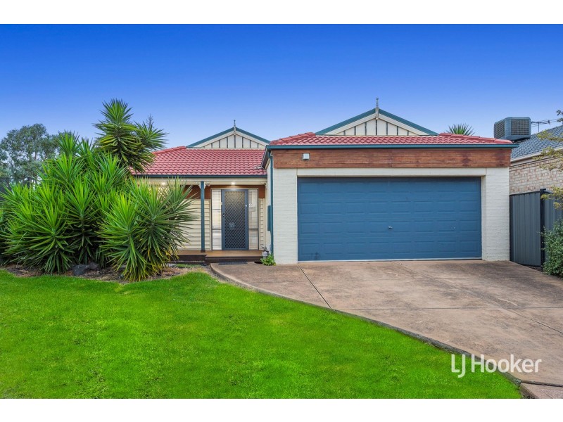 33 May Gibbs Circle, Point Cook VIC 3030