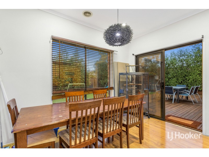 33 May Gibbs Circle, Point Cook VIC 3030