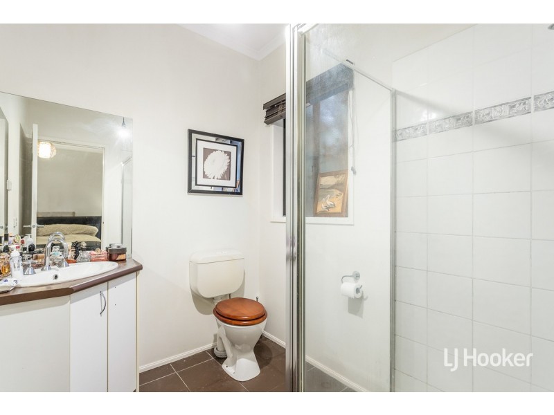 33 May Gibbs Circle, Point Cook VIC 3030