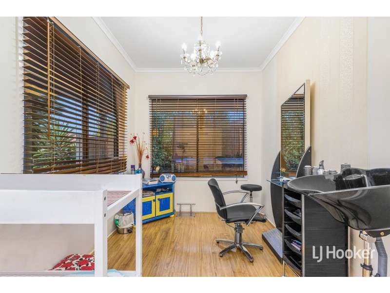 33 May Gibbs Circle, Point Cook VIC 3030