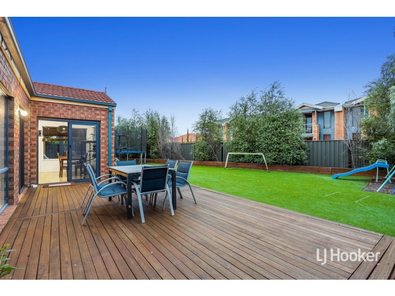 33 May Gibbs Circle, Point Cook VIC 3030