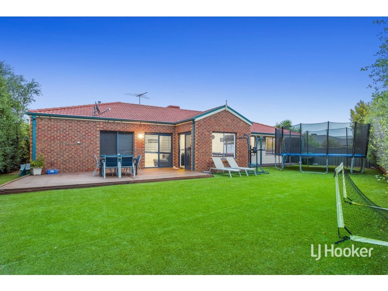 33 May Gibbs Circle, Point Cook VIC 3030