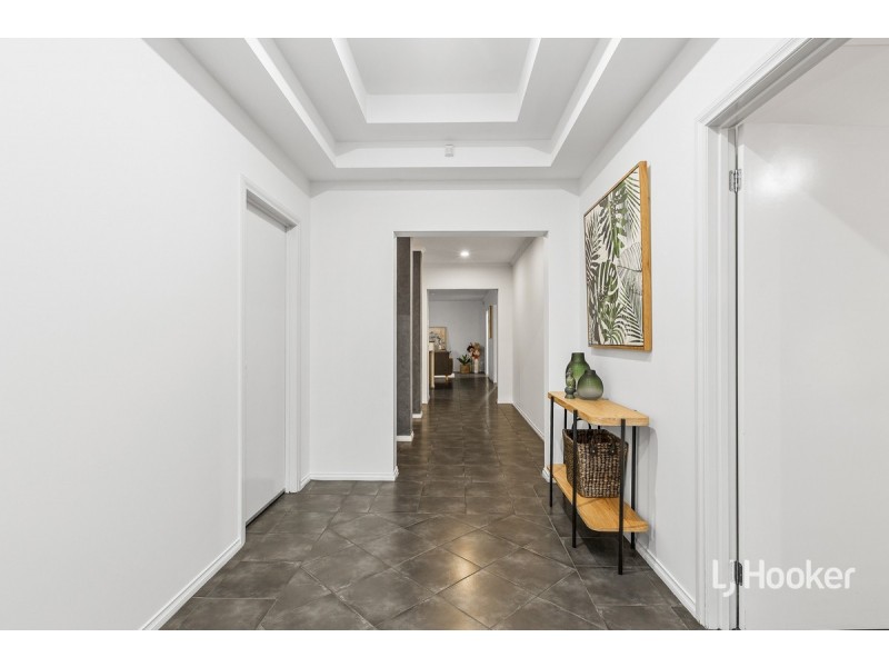 13 May Gibbs Circle, Point Cook VIC 3030