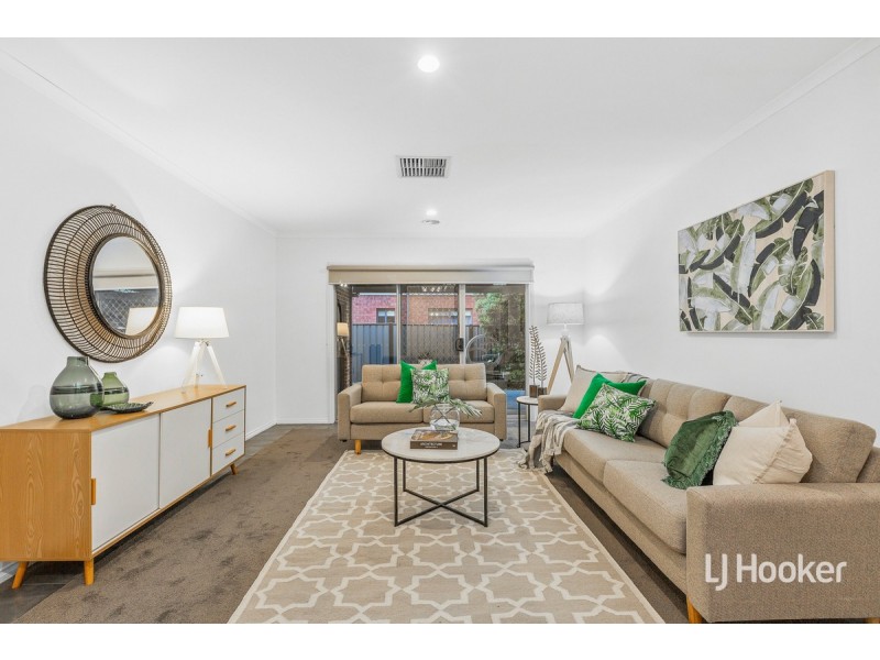 13 May Gibbs Circle, Point Cook VIC 3030