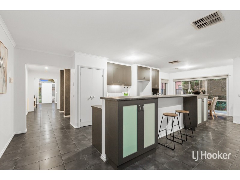 13 May Gibbs Circle, Point Cook VIC 3030