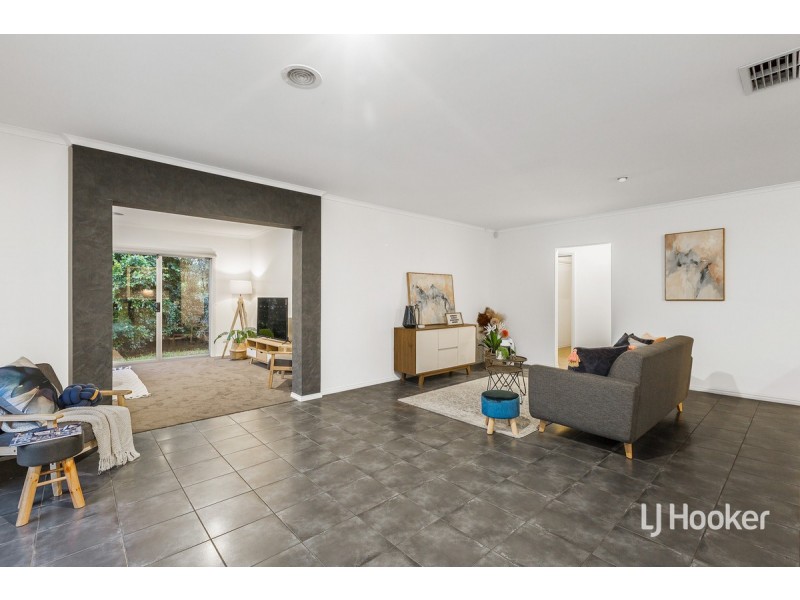 13 May Gibbs Circle, Point Cook VIC 3030