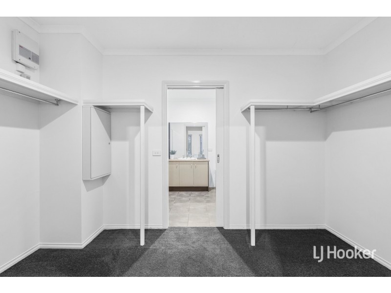 13 May Gibbs Circle, Point Cook VIC 3030