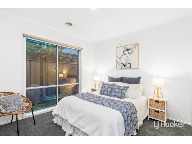 13 May Gibbs Circle, Point Cook VIC 3030