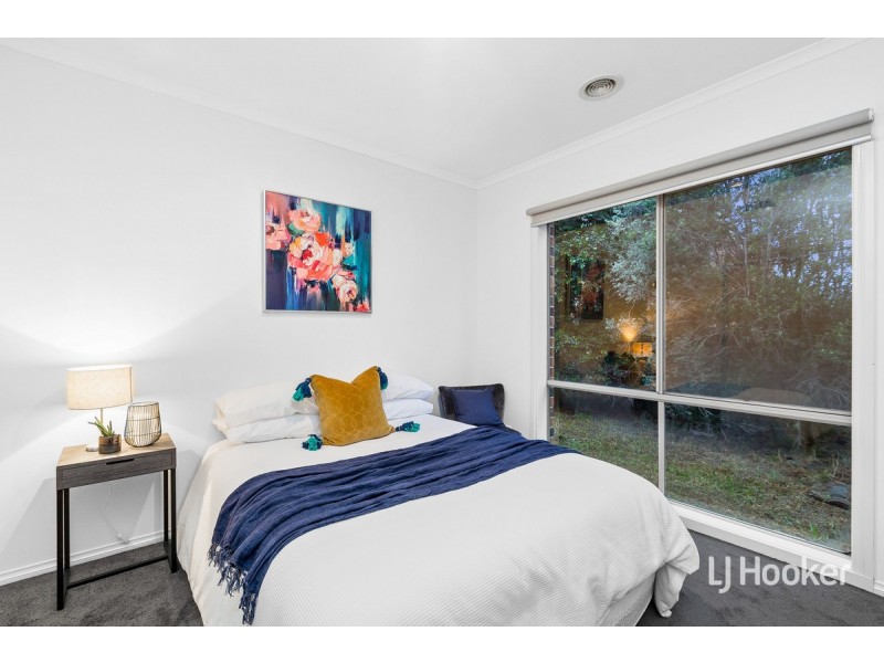 13 May Gibbs Circle, Point Cook VIC 3030