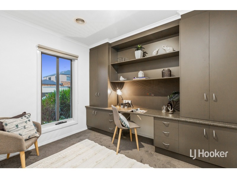 13 May Gibbs Circle, Point Cook VIC 3030