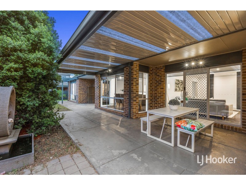 13 May Gibbs Circle, Point Cook VIC 3030