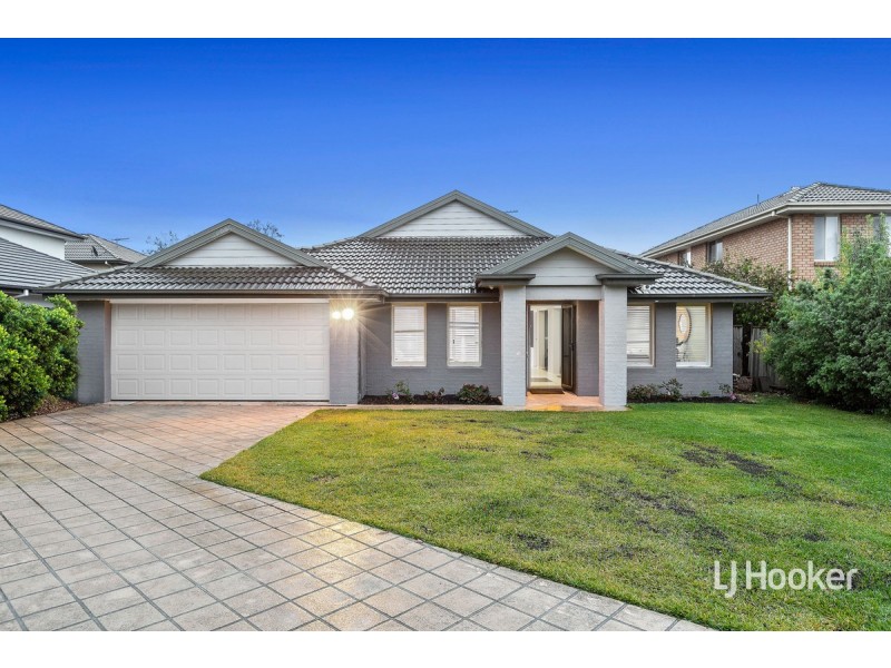 2 Manhattan Close, Sanctuary Lakes VIC 3030