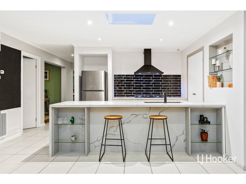 2 Manhattan Close, Sanctuary Lakes VIC 3030