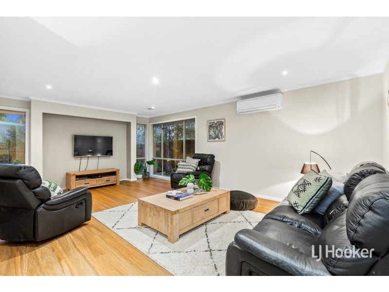 2 Manhattan Close, Sanctuary Lakes VIC 3030