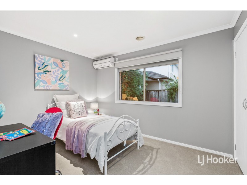 2 Manhattan Close, Sanctuary Lakes VIC 3030