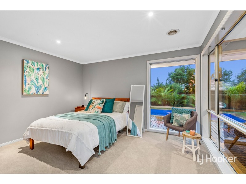 2 Manhattan Close, Sanctuary Lakes VIC 3030