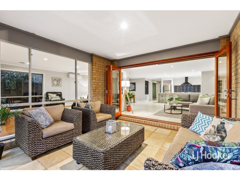 2 Manhattan Close, Sanctuary Lakes VIC 3030