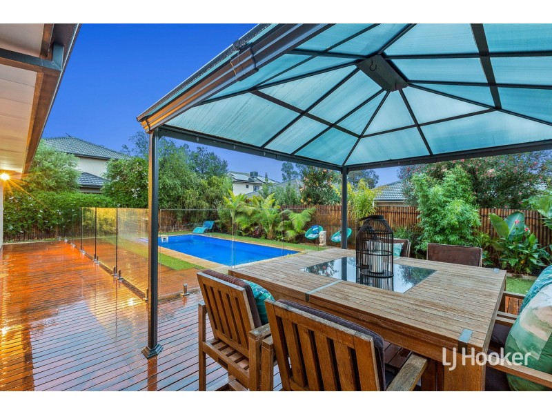 2 Manhattan Close, Sanctuary Lakes VIC 3030
