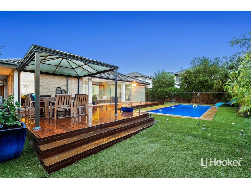 2 Manhattan Close, Sanctuary Lakes VIC 3030