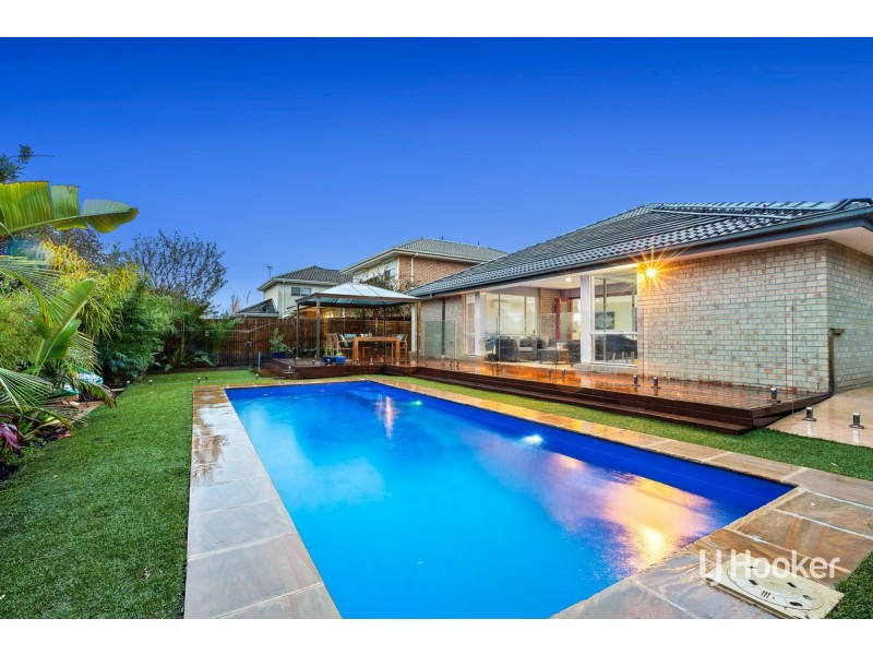 2 Manhattan Close, Sanctuary Lakes VIC 3030