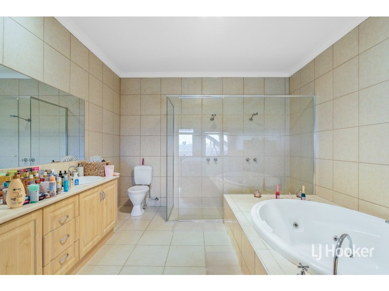 21 Creswick Drive, Point Cook VIC 3030