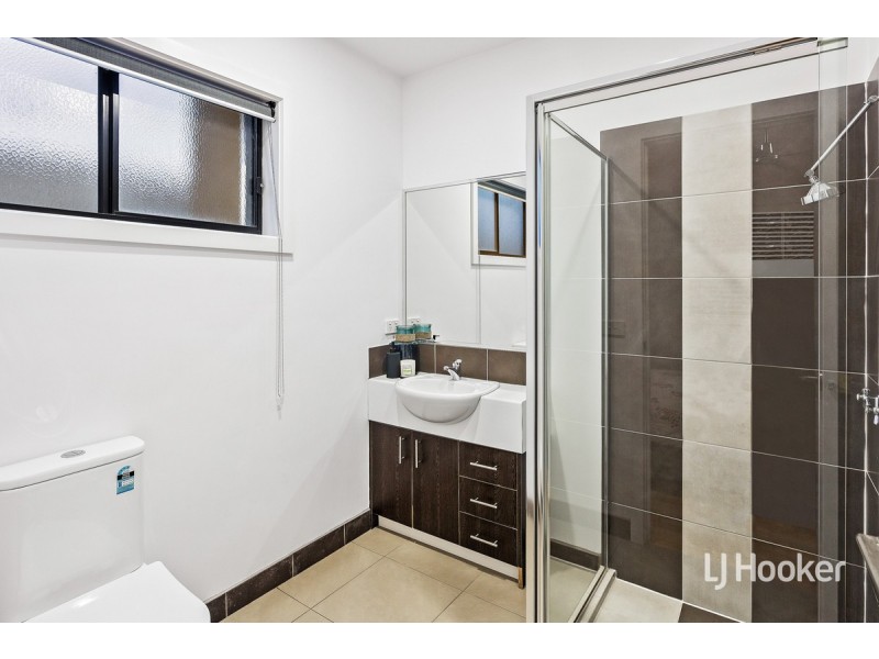 1 Friar Park Place, Point Cook VIC 3030