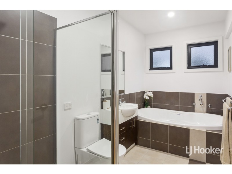 1 Friar Park Place, Point Cook VIC 3030