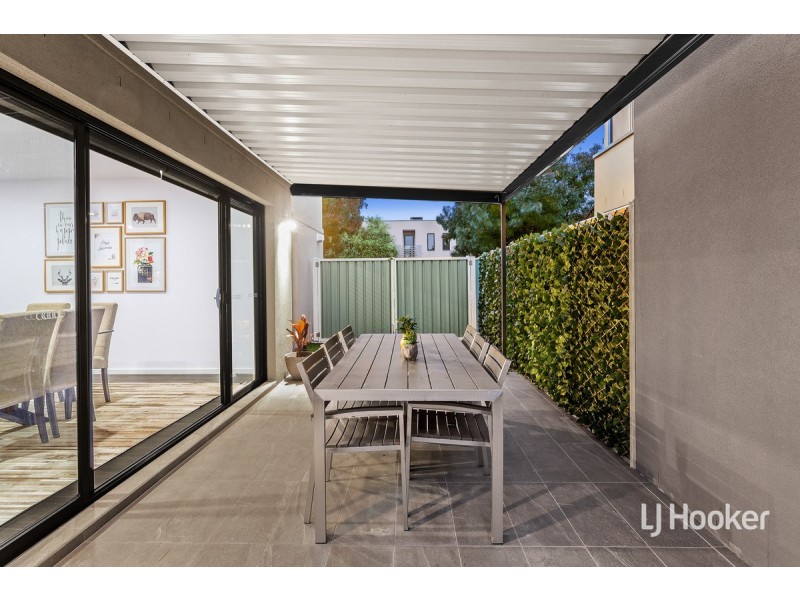 1 Friar Park Place, Point Cook VIC 3030